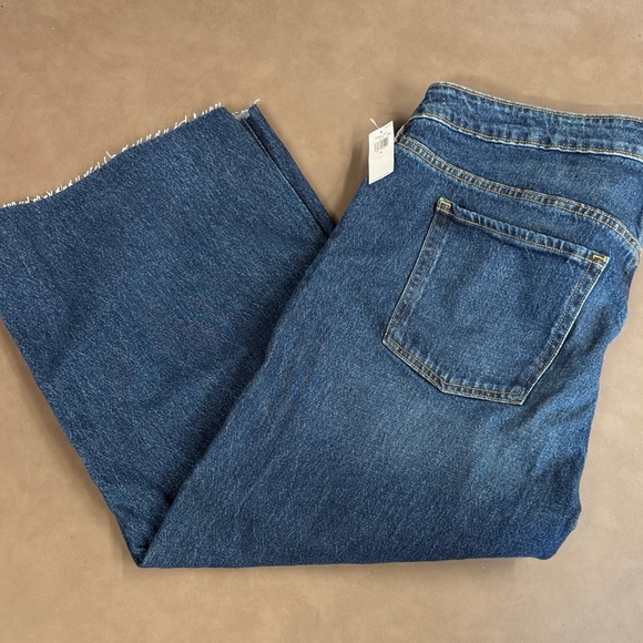 Old Navy NWT Dark Blue Denim Extra High Rise Sky Hi Wide Leg Cropped Jeans - Picture 1 of 10